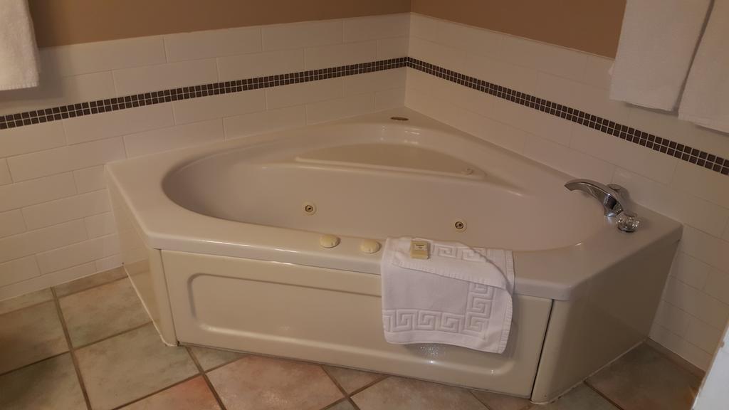 The Cedarwood Inn & Suites Сидней Экстерьер фото
