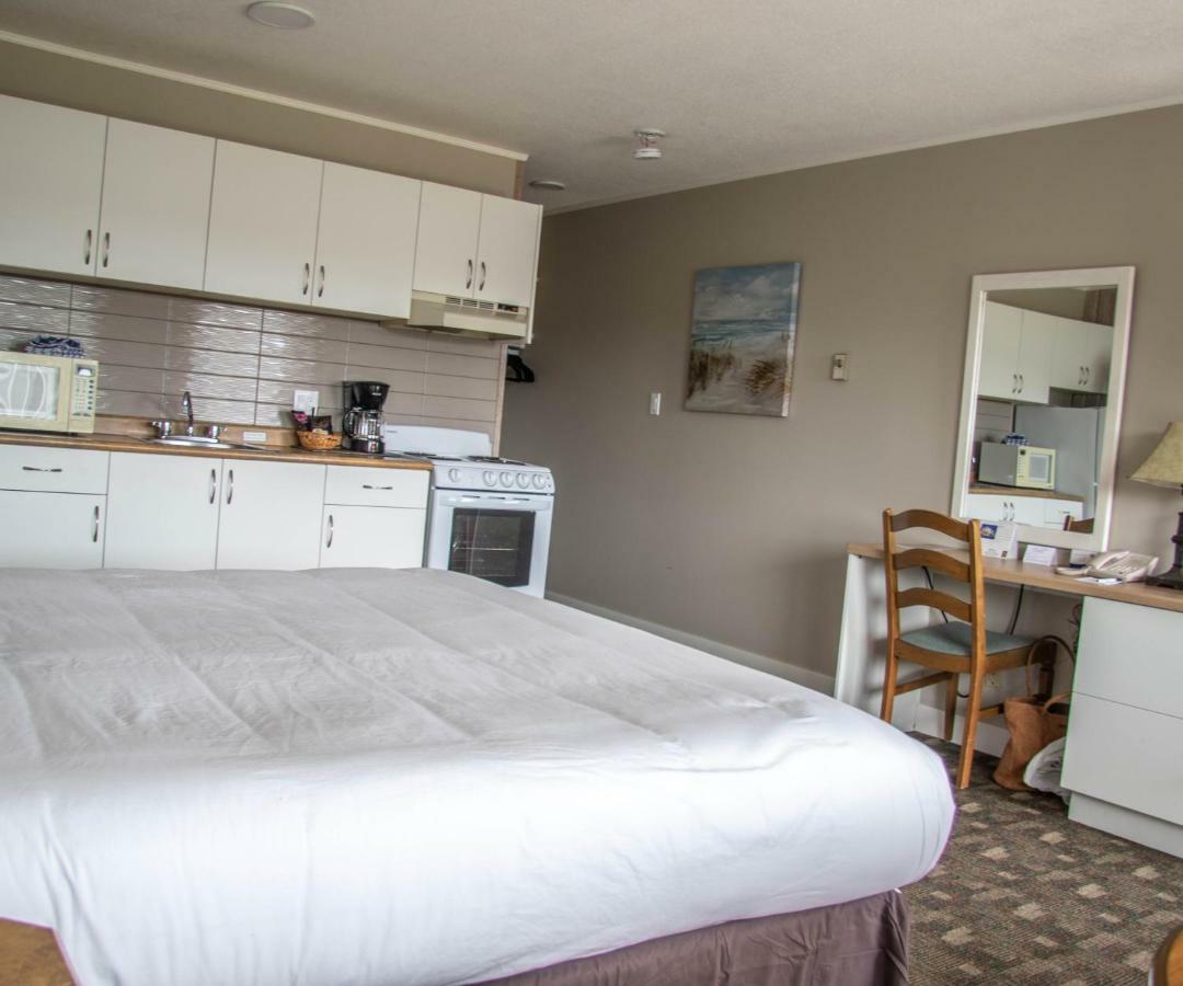 The Cedarwood Inn & Suites Сидней Экстерьер фото